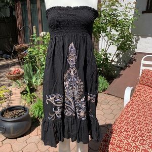 Pretty black strapless summer dress